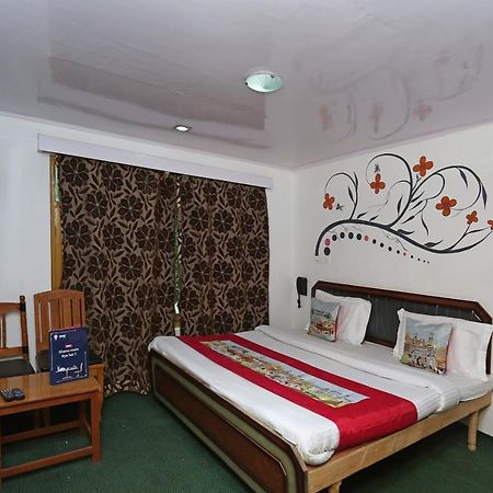 Oyo Flagship Hotel Palace Pahalgam Exterior photo
